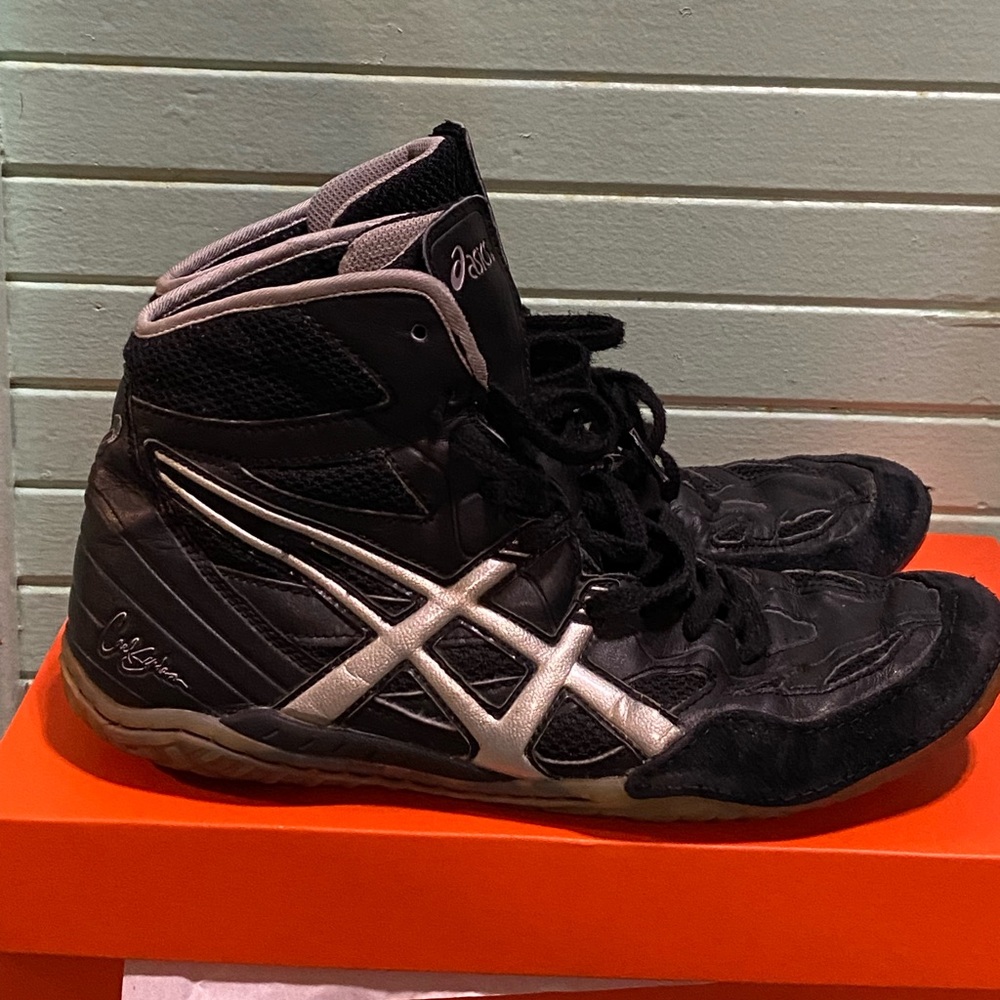 ASICS CAEL V.2 Cale Sanderson wrestling shoes, size 9.5